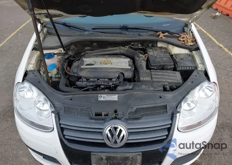 2010 Volkswagen Jetta Wolfsburg Edition z USA, uszkodzony, nr VIN 3VWRA7AJ7AM095835